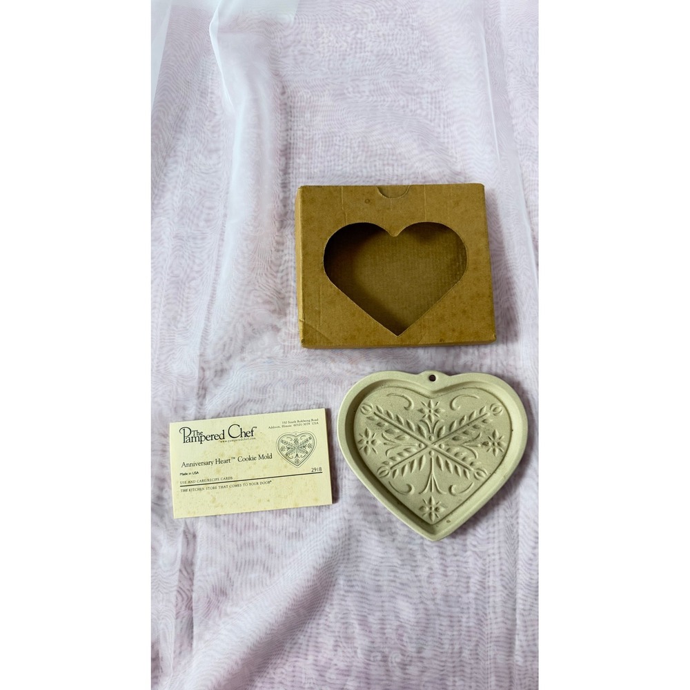 Pampered Chef Anniversary Heart Cookie Mold Stoneware 2918 Vintage 2000 USA Box